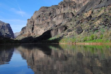 Arizona 'daki Büyük Kanyon' daki Colorado Nehri.