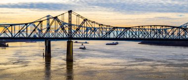 Vicksburg 'daki Mississippi Nehri üzerindeki köprü.