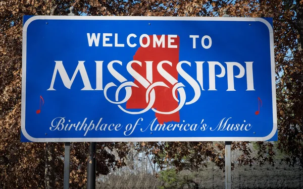 Eyalet sınırındaki Mississippi tabelasına hoşgeldiniz.