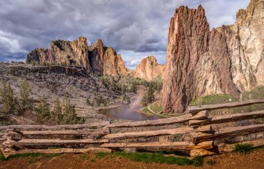 Smith Rocks State Park Bend Oregon yakınlarında.