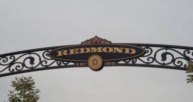 Redmond Oregon şehir merkezinde kemer