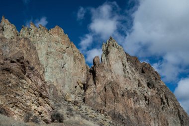 Bend Oregon yakınlarındaki Smith Rock State Parkı