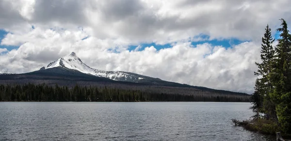 オレゴン カスケード山脈のワシントン山とビッグレイク — ストック写真