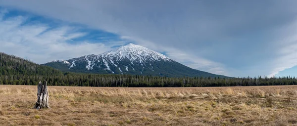 富士山 オレゴン州中央部のスパークレイク近くの学士号カスケード山脈 — ストック写真