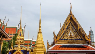 Wat Phra in downtown Bangkok