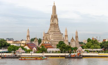 Landmark Wat Arun temple in Bangkok and Chao Phraya River