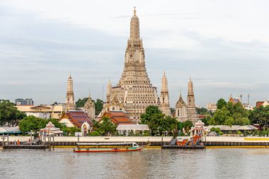 Landmark Wat Arun temple in Bangkok with Chao Phraya River