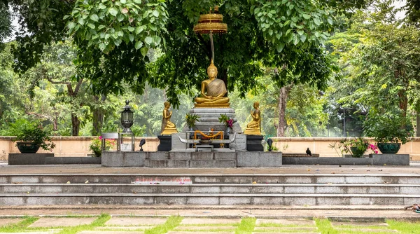 Statue Benjakitti Park Downtown Bangkok — Φωτογραφία Αρχείου