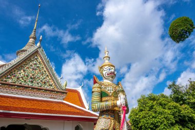 Bangkok Tayland 'daki Wat Arun Budist Tapınağı' nda heykeller