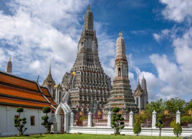 Bangkok Tayland 'daki Wat Arun Budist Tapınağı' nda heykeller