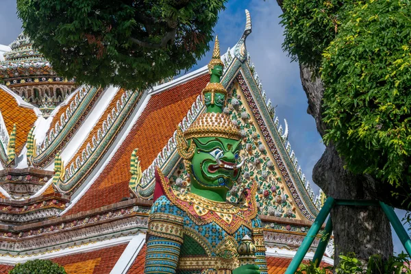 Estatua Emblemático Templo Budista Wat Arun Bangkok Tailandia — Foto de Stock