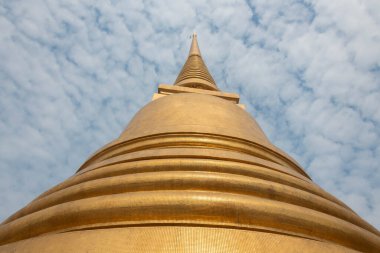 Bangkok 'taki Bowonniwet Budist Tapınağı' nda altın stupa