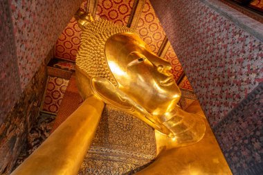 Bangkok 'taki Wat Pho Tapınağı' nda dev bir Buda heykeli.