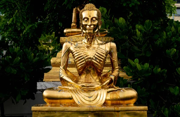 Χρυσό Άγαλμα Στο Wat Suthat Βουδιστικός Ναός Στην Μπανγκόκ — Φωτογραφία Αρχείου