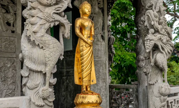 Χρυσό Άγαλμα Στο Wat Suthat Βουδιστικός Ναός Στην Μπανγκόκ — Φωτογραφία Αρχείου