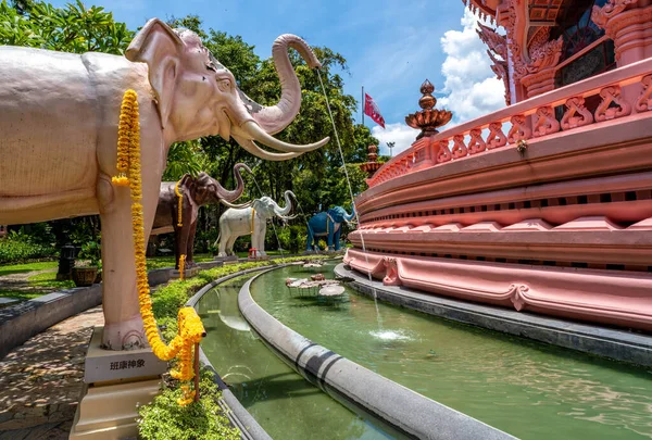 Bangkok Tayland 'daki Erawan Müzesi' nde fil heykelleri