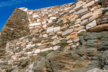 Yunanistan 'ın Sifnos Adası' ndaki Kastro 'da taş duvar