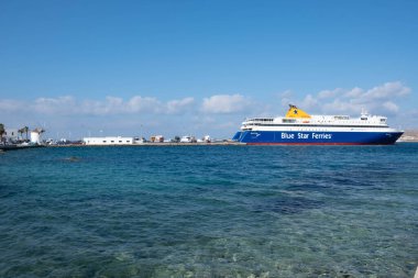 Blue Star feribotu Yunanistan 'daki Paros adasına yanaştı