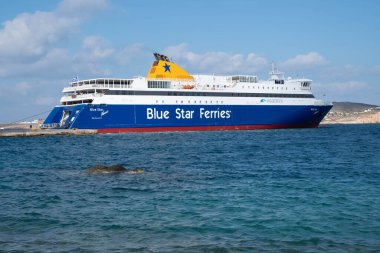 Yunanistan 'ın Paros Adası' ndaki rıhtımda Mavi Yıldız feribotu