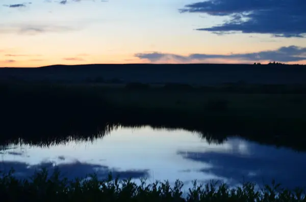 Gün batımında bir tarlada