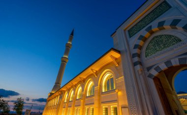 İstanbul 'daki Camlica Camii' nin gece manzarası. Camlica Camii Türkiye 'nin en büyük camii..