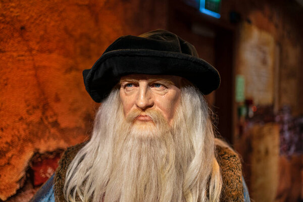 Leonardo da Vinci wax sculpture at Madame Tussauds Istanbul. Leonardo da Vinci was an Italian painter, draftsman, sculptor, architect, and engineer whose skill and intelligence epitomized the Renaissance humanist ideal. 2021.