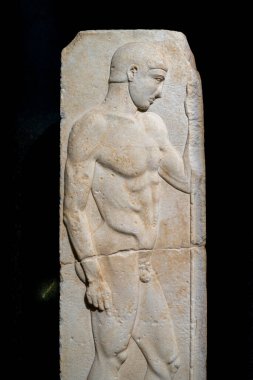 Çıplak Yunan bir sporcunun cenaze taşı heykeli ya da Nisyros 'lu Doryphoros. İstanbul Arkeoloji Müzesi, Türkiye.