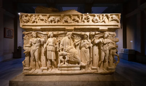 İstanbul Arkeoloji Müzesi, Türkiye 'deki Sidamara Sarayı manzarası.