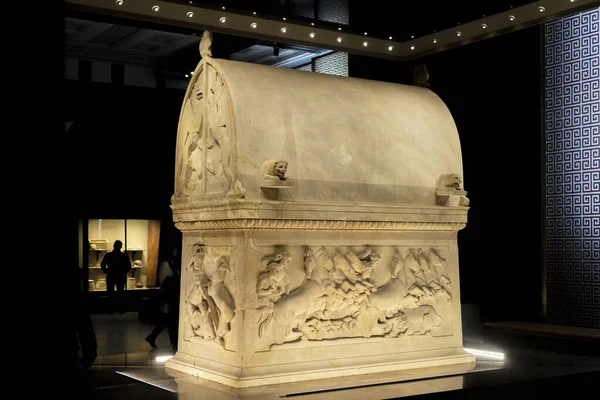 İstanbul Arkeoloji Müzesi, Türkiye 'deki Lycian Sarcophagus manzarası.