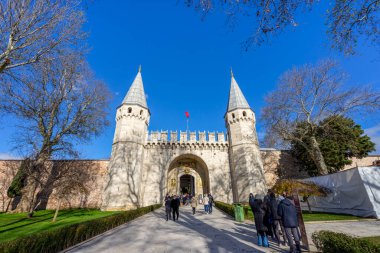 Türkiye 'nin İstanbul kentindeki Topkapı Sarayı' nın Girişi.