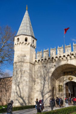 İstanbul 'daki Topkapı Sarayı. 15. ve 16. yüzyıllarda Osmanlı sultanlarının ana konutu ve yönetim merkezi olarak hizmet vermiştir..