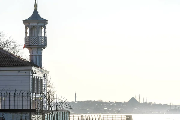 Perspektiv Syn Uryanizade Moskén Med Istanbul Silhouette Kuzguncuk Kuzguncuk Ett — Stockfoto