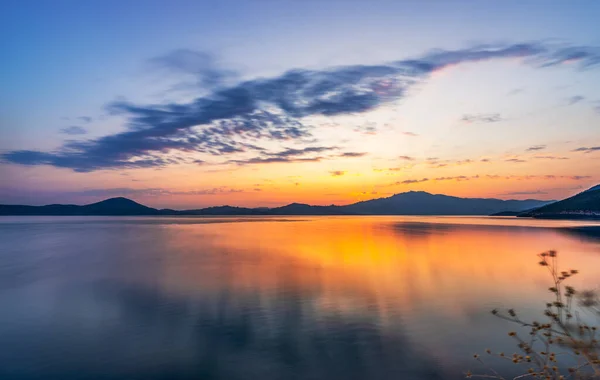 土耳其巴法湖壮观的日落景观 日落时分 巴法湖自然公园里的云彩映照 — 图库照片
