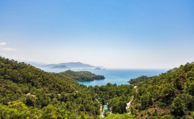 Fethiye 'deki Katranci Körfezi' nin panoramik manzarası. Fethiye, Ege Bölgesi 'nin Mugla ilçesine bağlı bir beldedir..