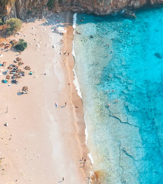 鸟瞰清澈的海滩和蝴蝶谷碧绿的海水 蝴蝶谷 土耳其语 Kelebekler Vadisi 是土耳其穆格拉省Fethiye地区的一个山谷 — 图库照片