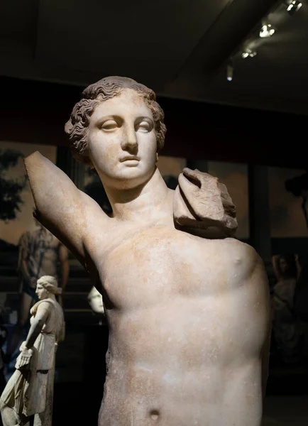 Μεγάλο Άγαλμα Του Απόλλωνα Θεού Του Φωτός Στην Ελληνική Μυθολογία — Φωτογραφία Αρχείου