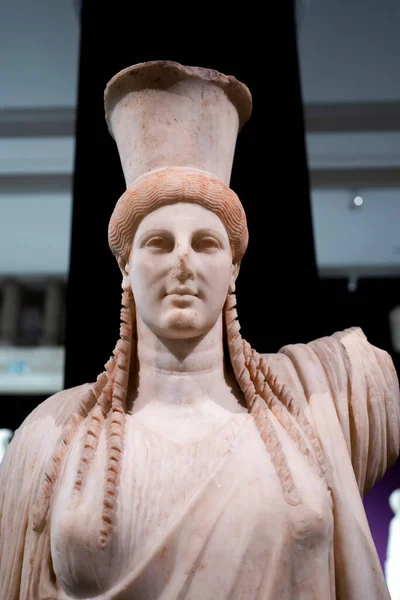 公元前1世纪 来自Tralles古城的古代石灰雕像 罗马文明 伊斯坦布尔考古博物馆 土耳其 — 图库照片