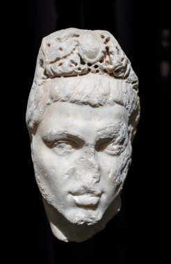 Roma Medeniyeti 'nden İmparator Alexander Severus' un mermer kafası. İstanbul Arkeoloji Müzesi, Türkiye.