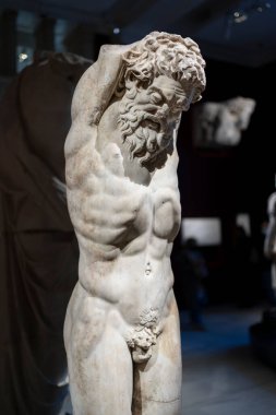 Marsyas 'ın İstanbul Arkeoloji Müzesindeki Roma heykeli, Türkiye.