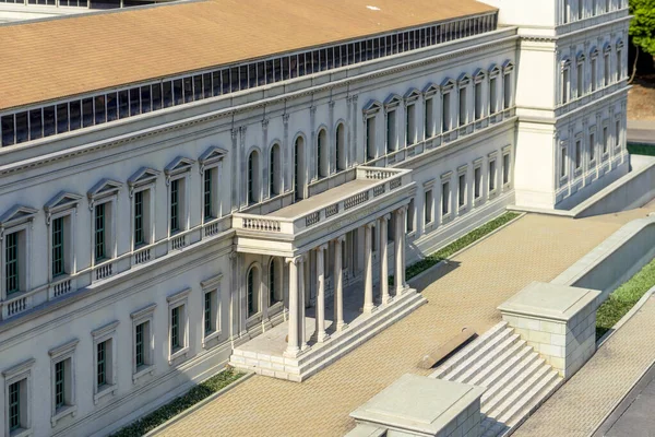 İstanbul Teknik Üniversitesi Taskisla Kampüs Fakültesi İstanbul Miniatürk Parkı, Türkiye.