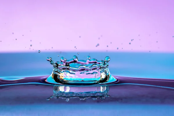 Water Splash Isolated Violet Color Background — Stock Photo, Image