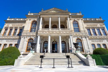 Dolmabahce Sarayı 'nın dış görünüşü Selamlık Binası. Dolmabahce Türkiye 'nin en büyük sarayı.