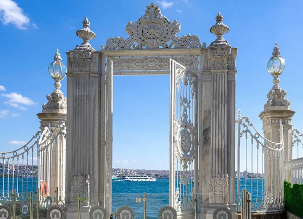 Puerta Del Palacio Dolmabahce Bósforo Estambul Turquía — Foto de Stock