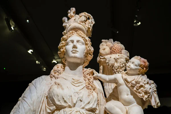 Posąg Tyche Bogini Fortuny Mitologii Greckiej Rzeźba Okresu Rzymskiego Muzeum — Zdjęcie stockowe