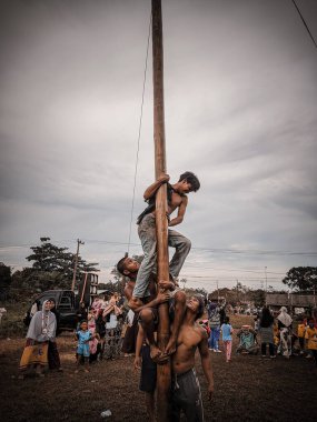 the excitement of children and adults taking part in the areca climbing competition to enliven the independence day of the republic of Indonesia, east kalimantan, indonesia, august, 14,2022