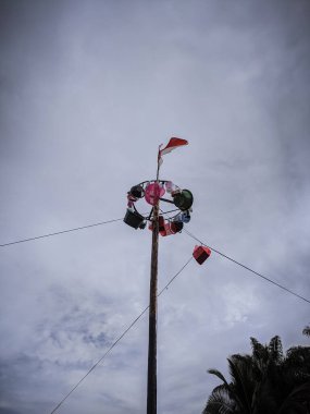 the excitement of children and adults taking part in the areca climbing competition to enliven the independence day of the republic of Indonesia, east kalimantan, indonesia, august, 14,2022