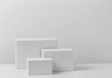 Ürünler için beyaz podyum