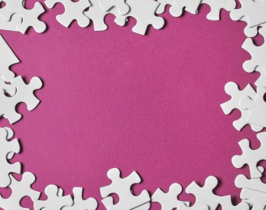 Bulmaca parçaları kenarlık çerçevesi oluşturuyor