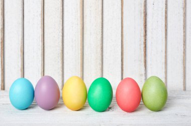 Tahtadaki renkli yumurtalar