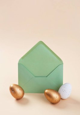 Paskalya yumurtaları ve zarf